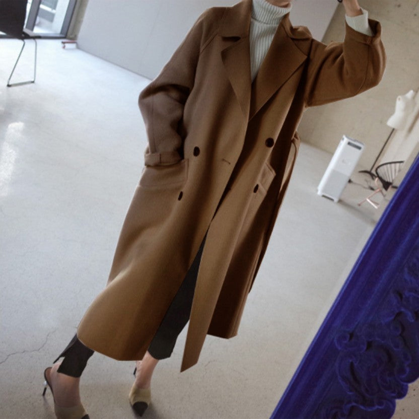 Chic Cashmere Coat with a Flirty Lapel Design