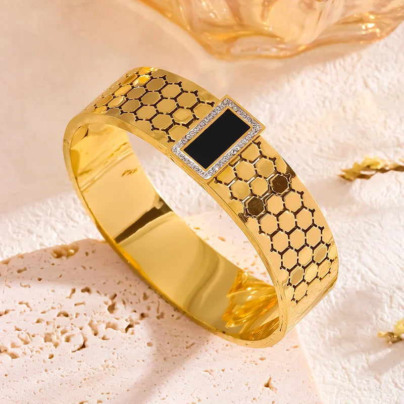 Sparkling Zircon Shell Cuff Bracelet