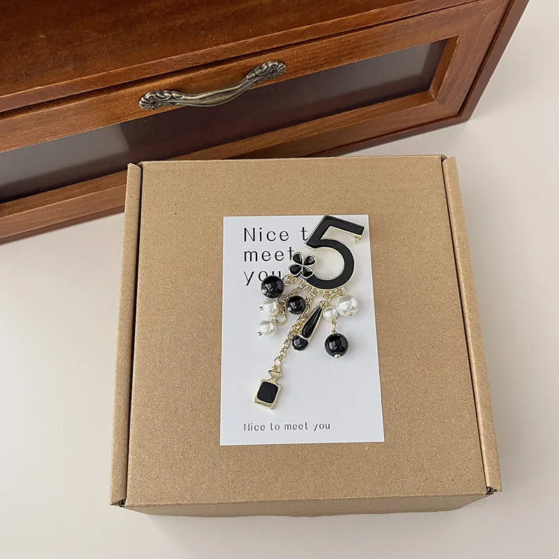 Black 5 Flower Tassel Pearl Pins Broach