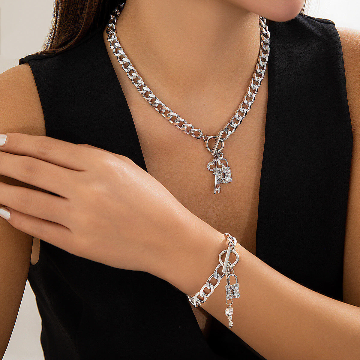 Beautiful. Thick Chain Necklace with  Key Pendant & Bracelet